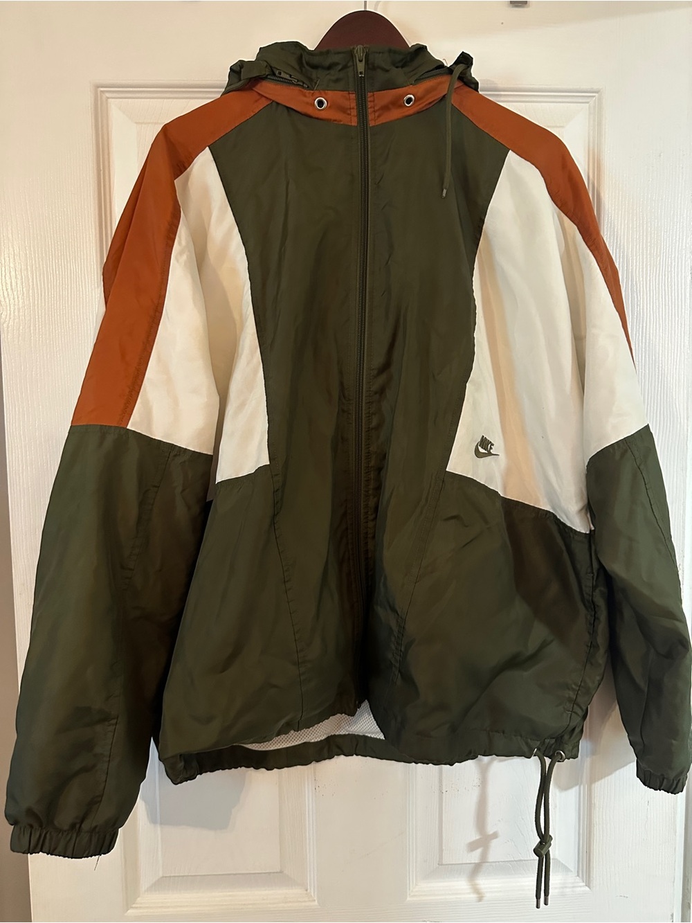 This Nike Men's Reissue Woven Jacket is a 1989 remake